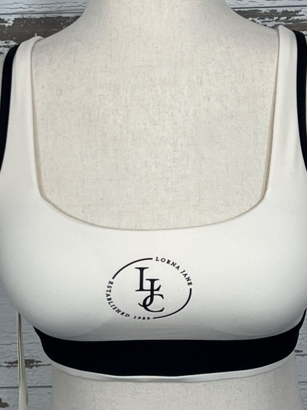 LORNA JANE LJC Retro Sports Bra Cream Sz S NWT